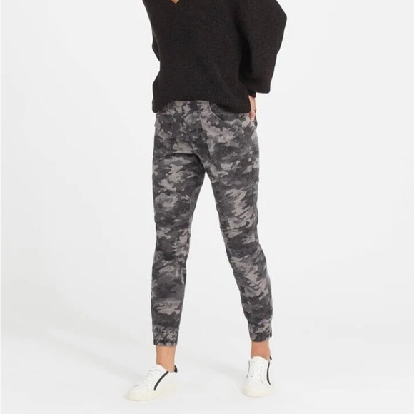 SPANX stretch Twill camo jogger pants NWT size large - Picture 1 of 10